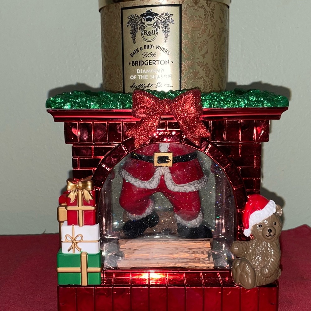 Bath & Body Works SANTA IN FIREPLACE WATER GLOBE CANDLE HOLDER - Picture 6 of 7